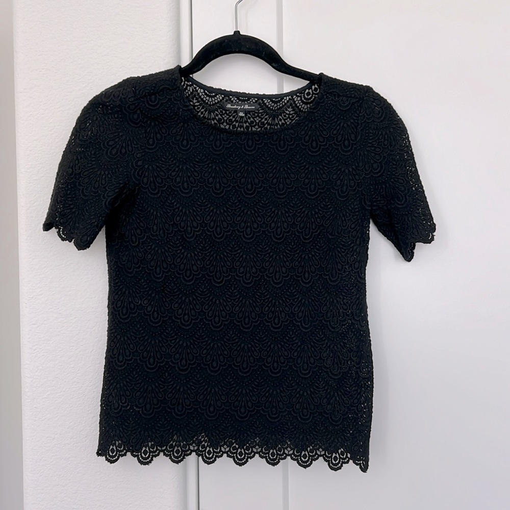 Broadway & Broome Lace Short Sleeve Top